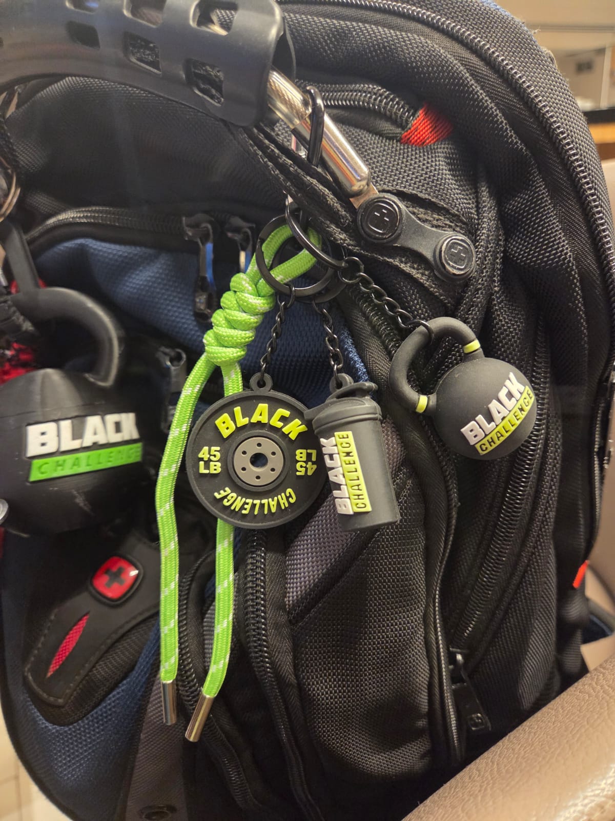 BLACK CHALLENGE LLAVERO TRIPLE